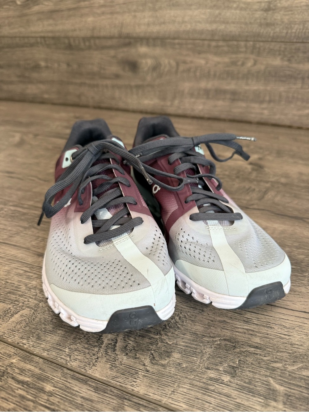 On Cloudflow Running Shoes Sneakers Women’s 7.5 Mulberry/Mint